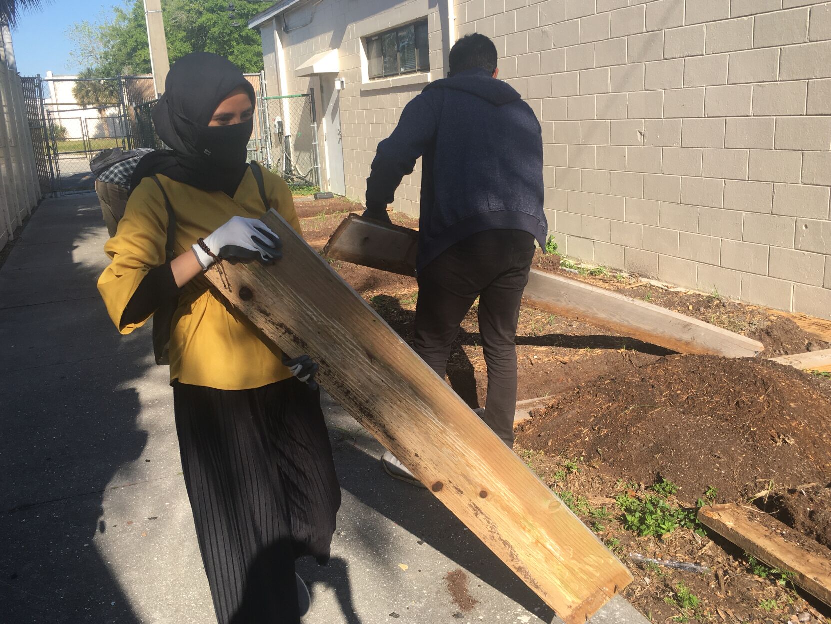 UCF downtown volunteers at Coalition for the homeless